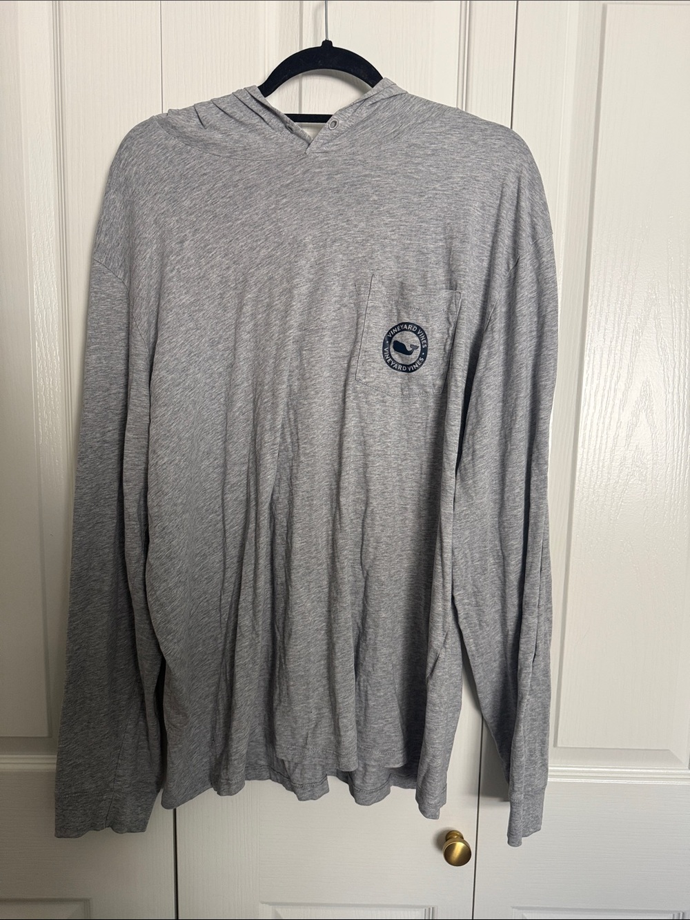Vineyard Vines Men's Heather Gray Long-Sleeve Hoodie with Navy Logo